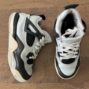 Kids Jordan 4’s Size 12C